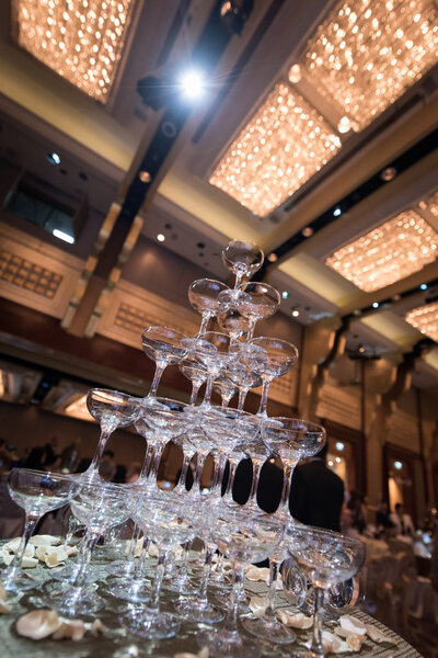 Роскошная башня для шампанского
