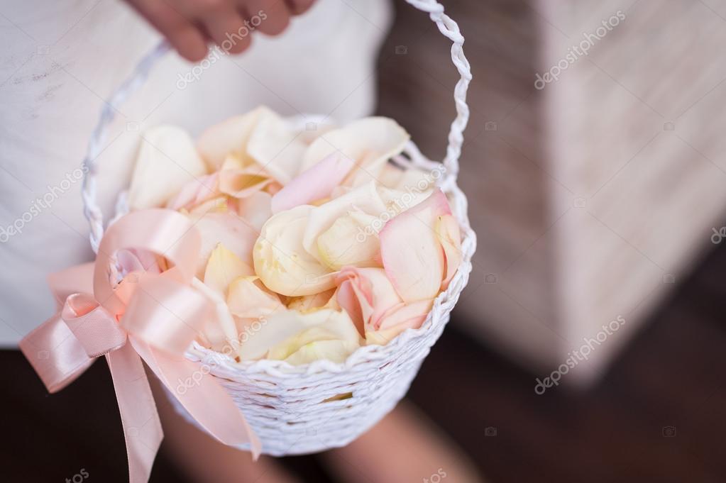 Rose flower petals in basket — Stock Photo © gnohz 100508834