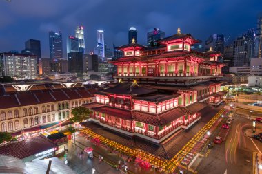 Buddha Tooth Relic Tapınağı şehir manzarası - Singapur ile