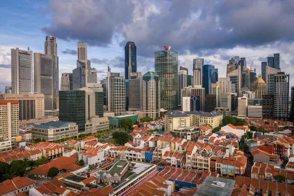 Coucher de soleil de la ville majestueuse skyline - Singapour — Photo