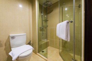 Temiz ve yeni otel banyo