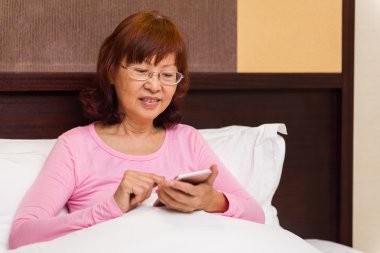 Asyalı kadın öğrenme teknolojisi