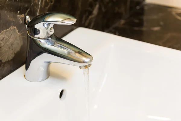 Running water from tap — Stock Photo, Image