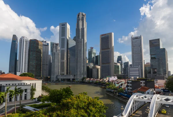 Rivière Singapour avec skyline — Photo