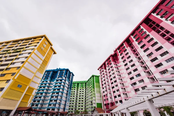 Kleurrijke openbare appartementen — Stockfoto