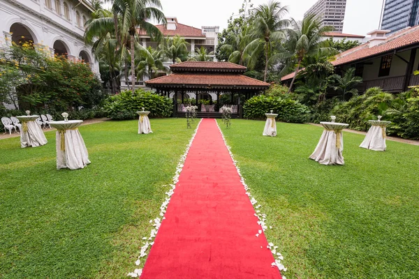 Jardim local da cerimônia de casamento Fotos De Bancos De Imagens