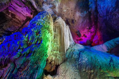 Guilin gümüş mağaralar yakın