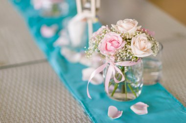 Çiçek masa dekorasyonu