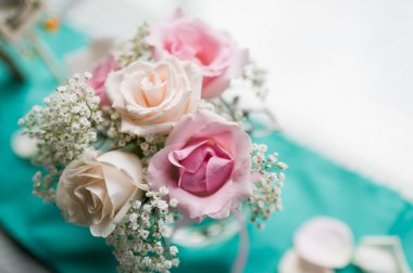 Çiçek masa dekorasyonu