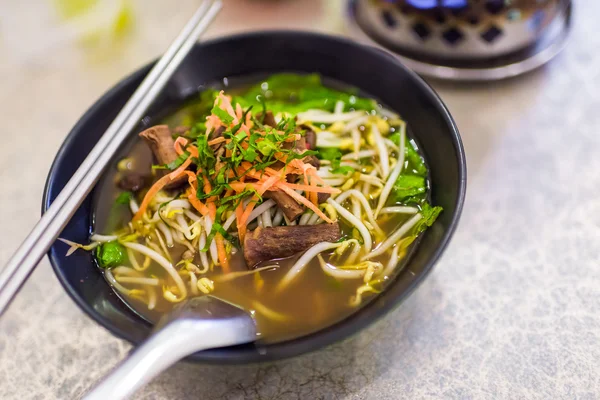 Vegetarian mushroom noodle soup — Stock Photo, Image