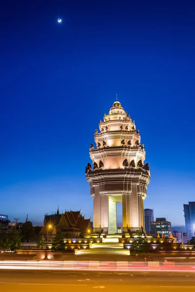 Independence Monument at night — Stock Photo, Image