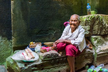 Antik Tapınağı'nda yaşlı Rahibe