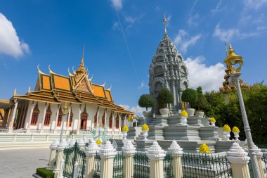 Gümüş Pagoda ve taş pagoda
