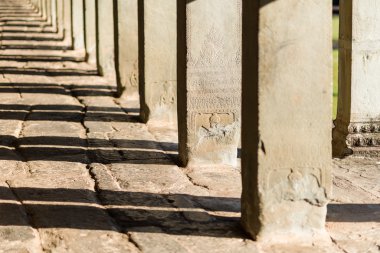 Angkor Wat taş sütunlar
