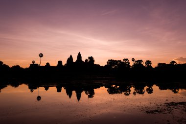Antik tapınak gündoğumu