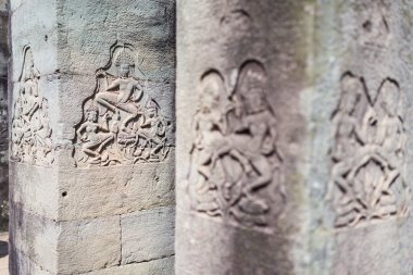 Sanat oymalar ayağı üzerinde