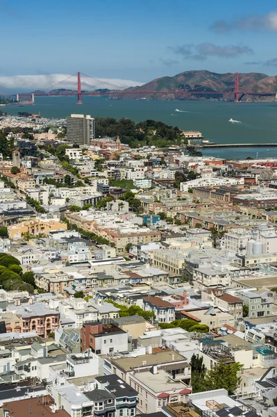 Paysage urbain de San Francisco et Golden Gate Bridge — Photo