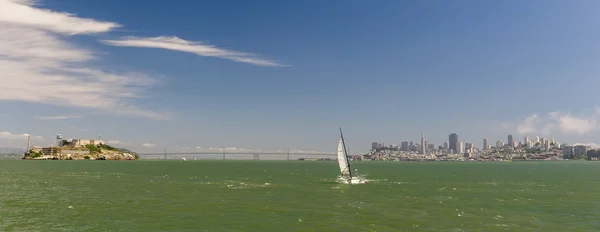 Vista panorámica del horizonte moderno de la ciudad —  Fotos de Stock