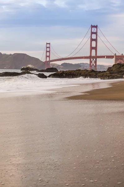 Puente Golden Gate junto al mar —  Fotos de Stock