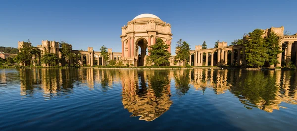 Sunrise Panorama of Palace of Fine Arts, San Francisco — Stock Photo, Image