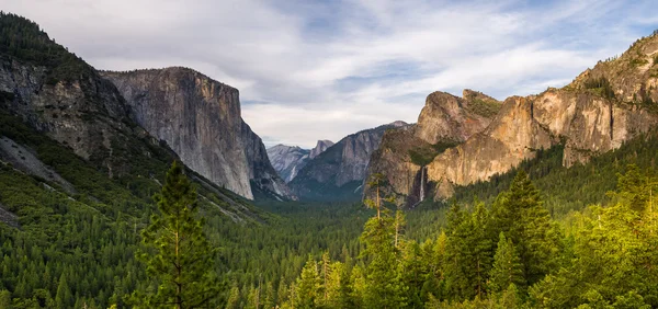 Gün Batımında Yosemite Milli Parkı Nda Tünel Görünümü Panoraması — Stok fotoğraf