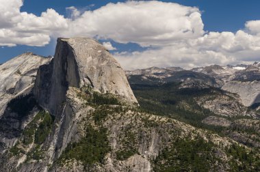 yosemite Milli Parkı içinde yarım kubbe