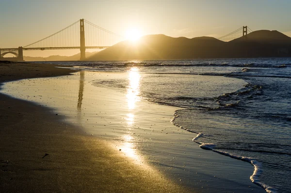 Golden Gate-híd naplementében — Stock Fotó