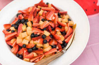 sağlıklı meyve salatası