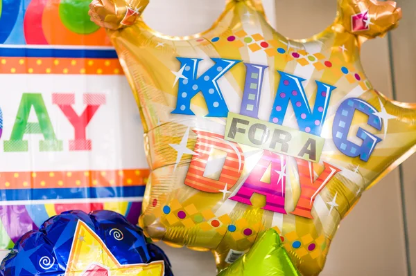 Барвисті вечірні кульки на день народження — стокове фото