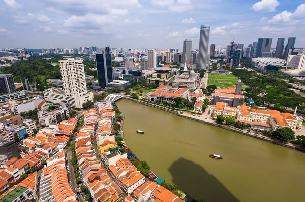 Vue aérienne de l'architecture moderne et historique à Singapour — Photo