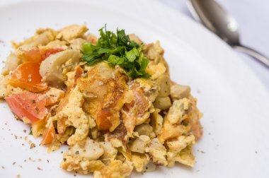 Çin mantarlı domates yumurta