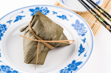 Oryantal plaka üzerinde Asya hamur tatlısı