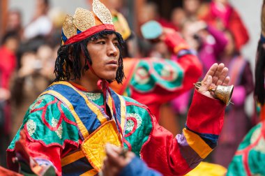 Bumthang, Bhutan, 06 Kasım 2011: tören el çan tutarak en iyi oyuncusu Jakar Dzong festivalde dans.