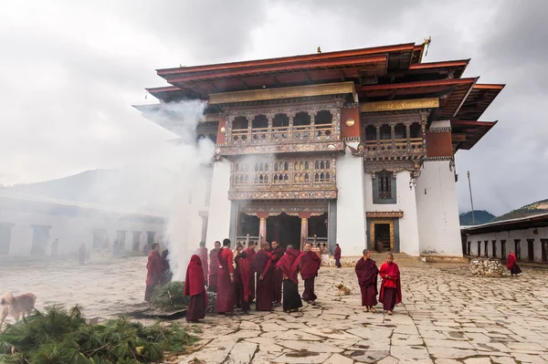 Burning herbs at Gangtey Monastery — Stock Photo, Image