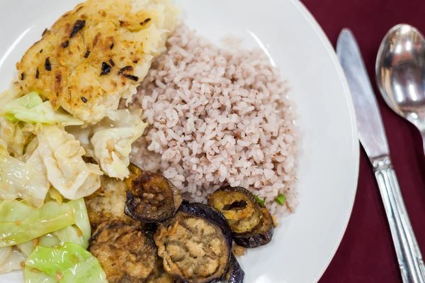 Typisk vegetarisk måltid i Bhutan — Stockfoto