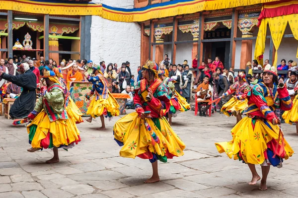 Intérprete en el festival de cultura tradicional Jakar Dzong en Bumthan — Foto de Stock