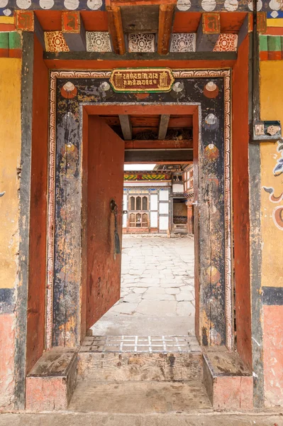 Ancienne porte en bois au Bhoutan — Photo