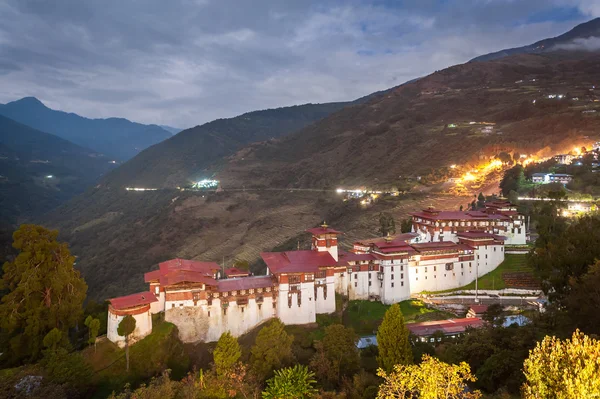 Trongsa Dzong Sıradağları ile — Stok fotoğraf