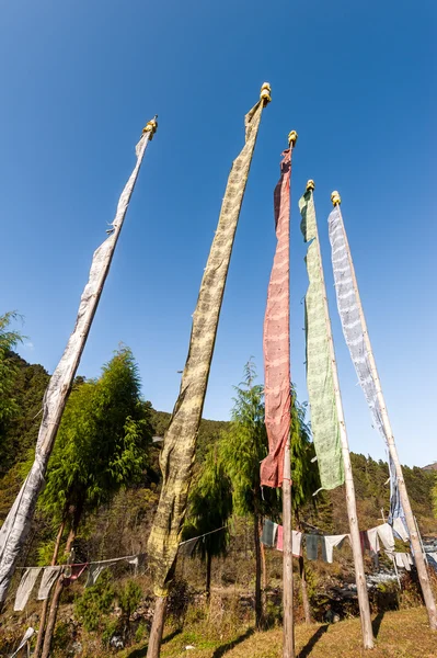 Met blauwe luchten, Bhutan, Azië — Stockfoto