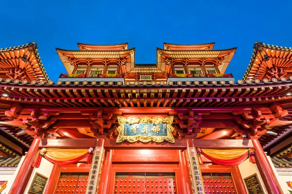 Majestic Buddha Tooth Relic Temple lightup — Stock Photo, Image