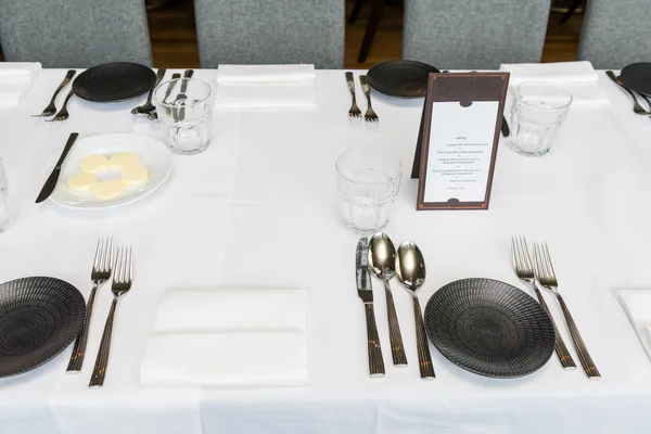 Layout de mesa de jantar no restaurante — Fotografia de Stock