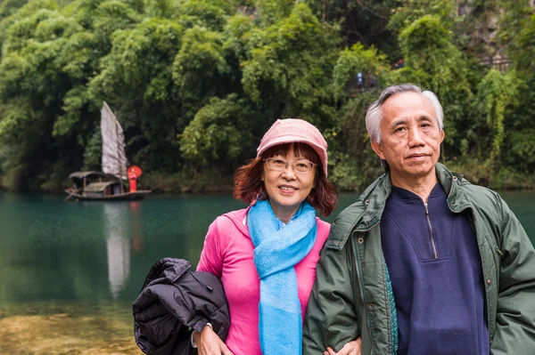 Feliz ásia sênior casal ter férias no china Fotos De Bancos De Imagens