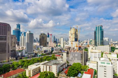 Bangkok, Tayland - 18 Ekim 2017: Bangkok modern şehir manzaralı erken hava manzaralı yeni binaların inşası devam ediyor.