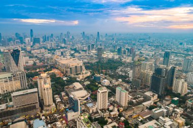 Bangkok, Tayland - 18 Ekim 2017: Gökdelenlerle modern şehir manzarası.
