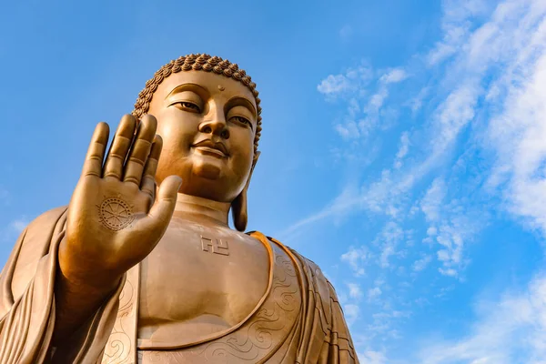 Estátua Buda Gigante Com Céu Azul Templo Zhengjue Jilin China — Fotografia de Stock