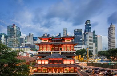 Tarihi mimarisi ile modern bir ortam - Singa karşıtlığını