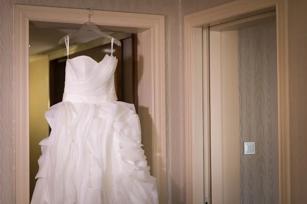 Vestido de casamento branco — Fotografia de Stock