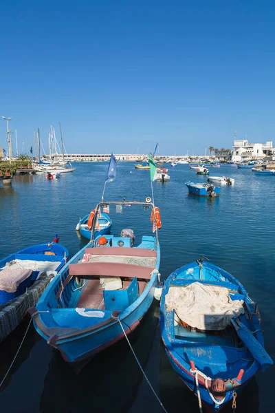 Paseo Marítimo Con Vistas Mar Barcos Día Claro Verano Cielo — Foto de Stock