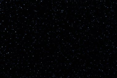 Gecenin yıldızları. Parlayan yıldızlı gece mavisi gökyüzü. Galaksi uzay arkaplanı. Uzayda parlayan yıldızlar. Yılbaşı ve Kutlama konsepti.