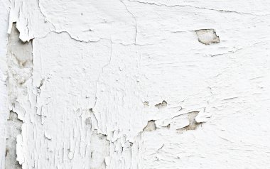 Kirli, eski, çatlak, beton duvarları soyuyordum. Duvar çatladığı için yağmur yağıyor. Su duvara zarar verdi. Düzenlenmemiş yüzey.